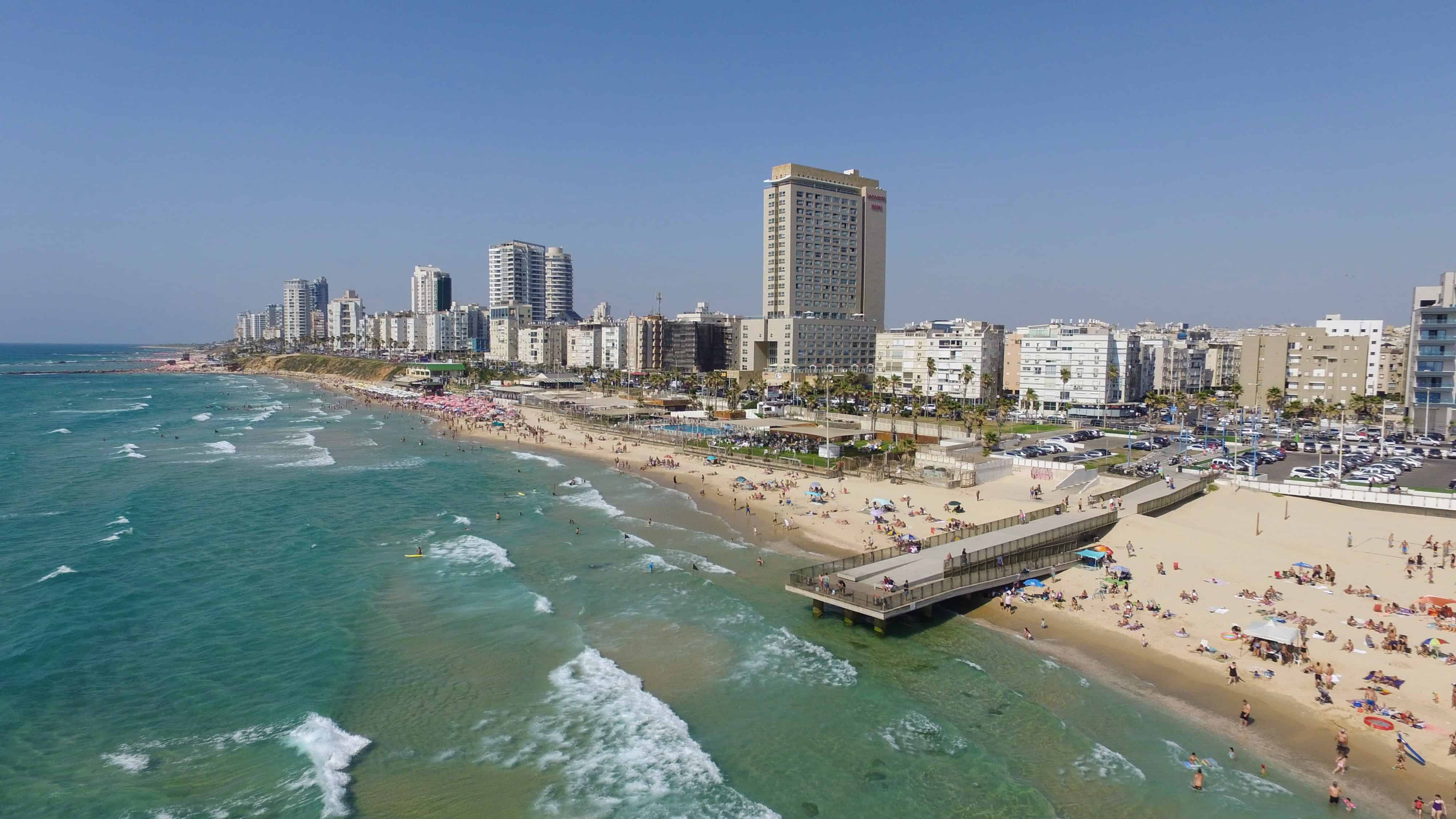 חוף הרחצה בבת ים