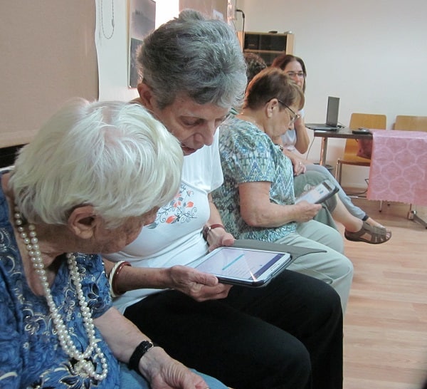 אזרחים ותיקים בחולון. צילום: עיריית חולון