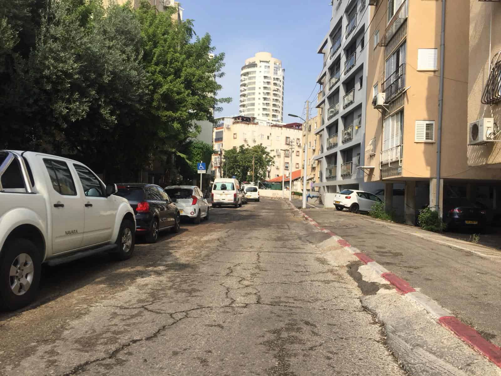 זרובבל לפני עבודות החלפת מדרכות וקרצוף הכביש