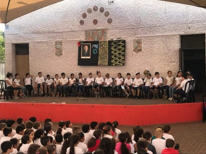טקס זיכרון ליצחק רבין זל בביהס כצנלסון בחולון