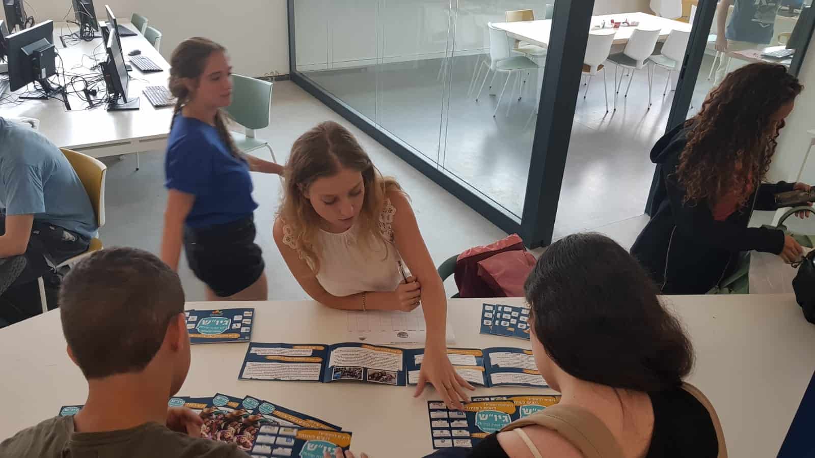 ספריה בכיס. תמונות:עיריית חולון